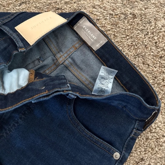 Everlane The High Rise Flare Jean Dark wash
Size 26 - Picture 12 of 12